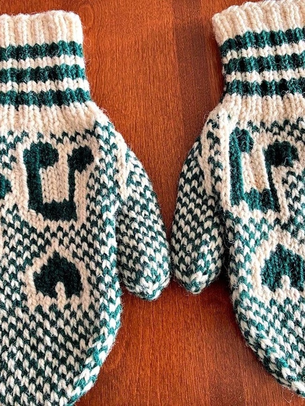 Handmade Double Knit Mittens with music notes in Green & White Like New. Special